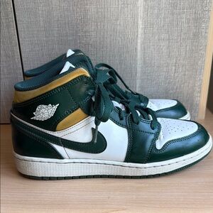 100% Authentic Air Jordan Nike Mid-Top Sneakers 6.5 Men’s/Youth UK 6